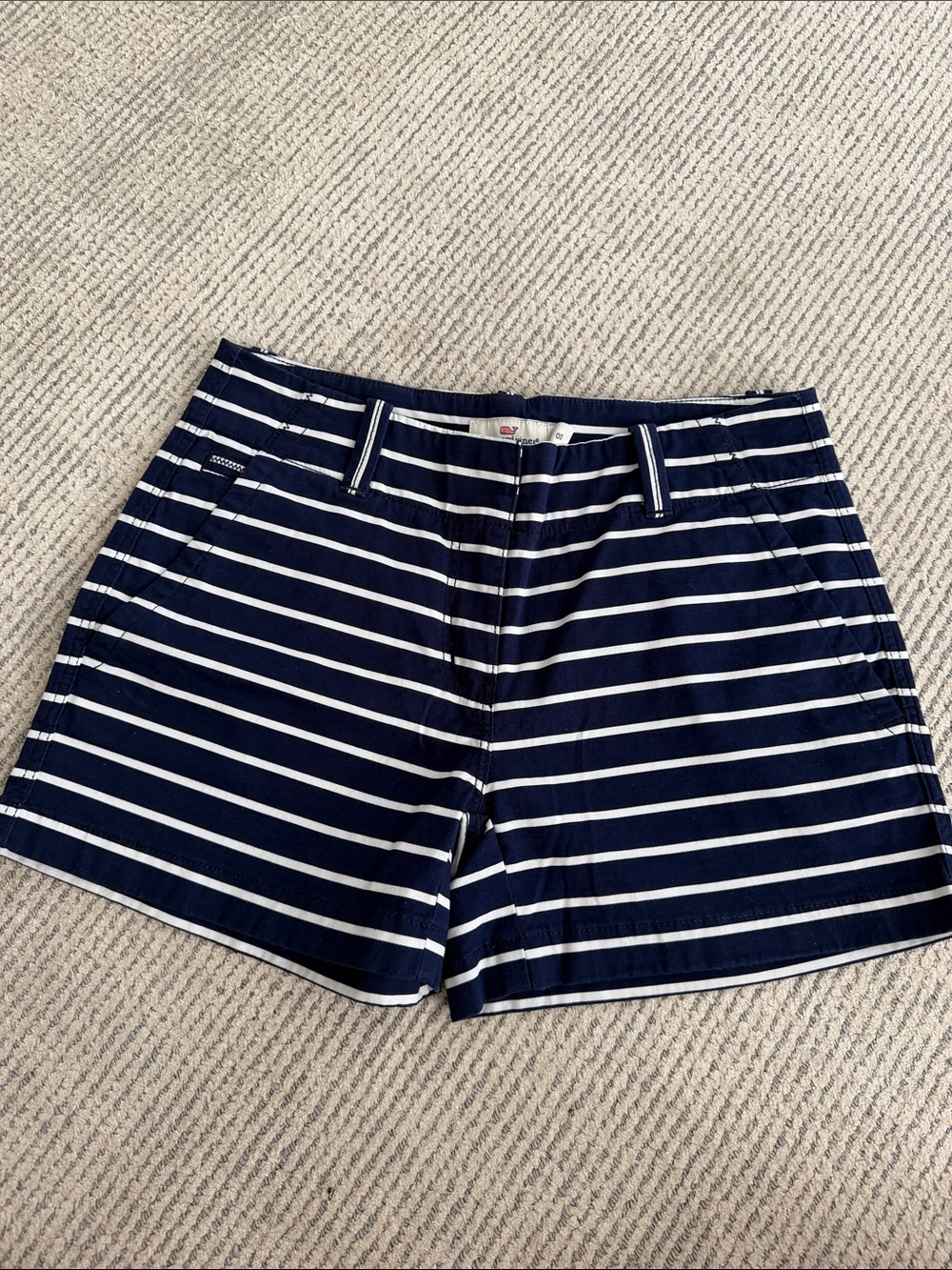 Vineyard vines women Navy and White Striped Bermuda Shorts size 00